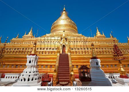 Shwezigon Paya, Bagan, Myanmar.