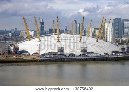 The o2 arena, London, September 2015. Against the backdrop of Canary Wharf, the o2 arena sits on the banks of the River Thames.