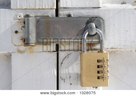 Türen mit Pad-Lock gesperrt
