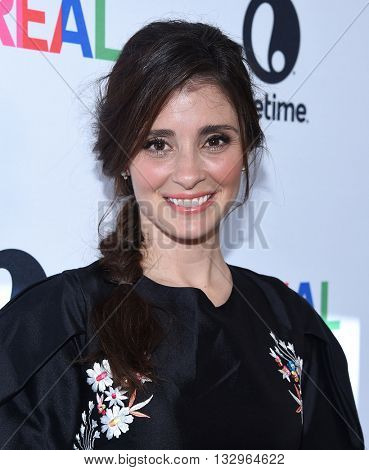 LOS ANGELES - JUN 04:  Shiri Appleby arrives to the 'UnReal' FYC ATAS Event  on June 04, 2016 in Hollywood, CA.                