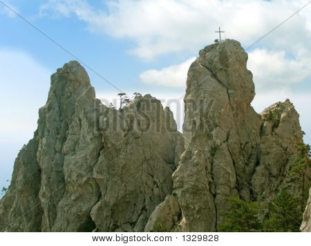Due rocce sullo sfondo del cielo