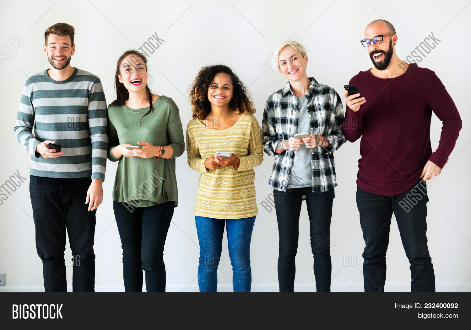 Много людей коллаж. Коллаж из фото эмоции интерес, радость, гнев,. Много разных лиц. Разные характеры людей. Группа людей.