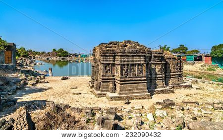 Lakulish Temple And Chhashiyu Lake At Pavagadh Hill - Gujarat State Of India