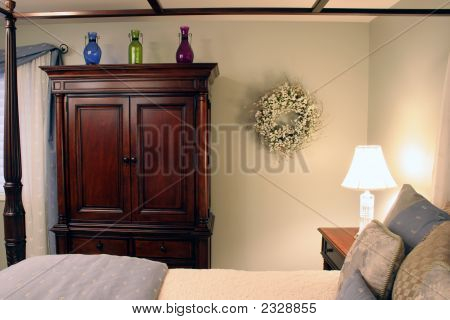 Delikatnie oświetlone sypialnia