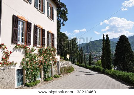 Park Villa Serbelloni v Bellagio v slavné italské jezero Como