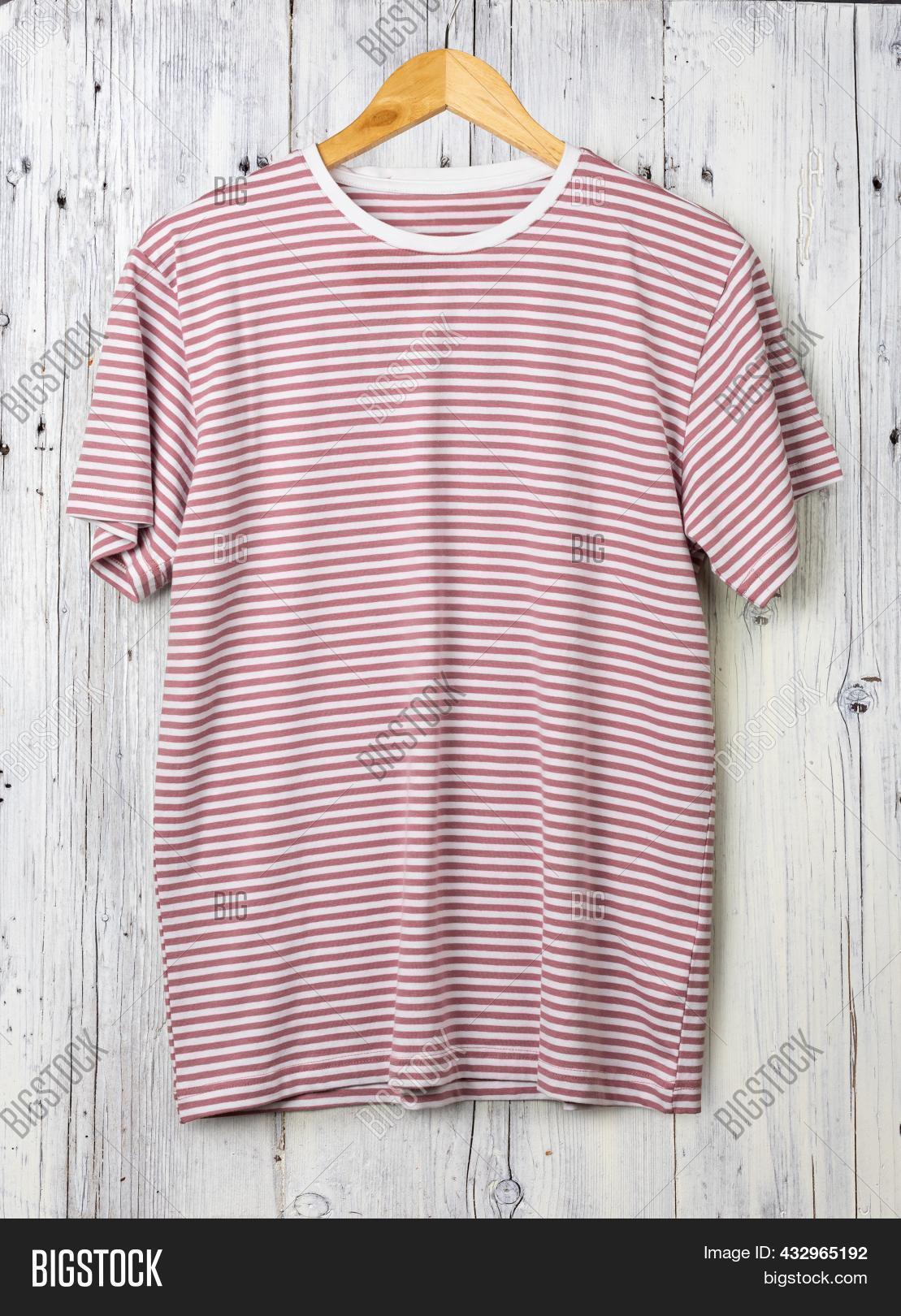 White t-shirt with red twist