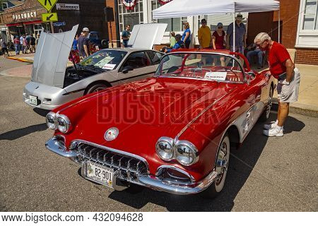 Saco, Maine - July 24, 2021: Old American Car In A Annual Exhibition In The Little Town Of Saco In M