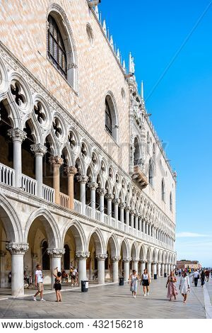 Venice, Italy - August 02, 2021: Tourist On Piazzeta Of Saint Mark Square, Italian: Piazzetta Di San