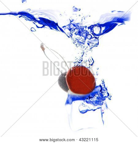 piccolo rosso ciliegia fal in acqua blu