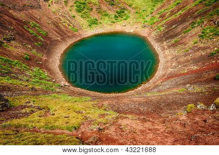 Kerid Güney-Batı İzlanda üzerinde bulunan turkuaz rengin güzel bir krater gölüdür. HDR