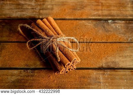 cinnamon sticks on wooden background
