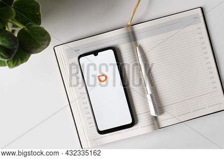 Didi Logo, Chinese Corporation Of Taxi And Car Sharing, Company Icon On Mobile Phone Screen, Smartph