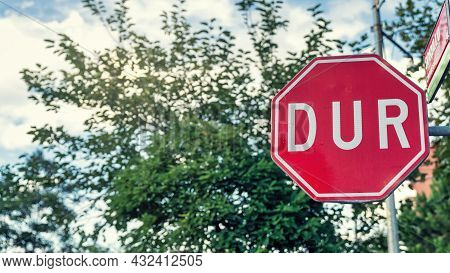 Road Sign Dur In Turkish. It Translates As The International Traffic Sign Stop.