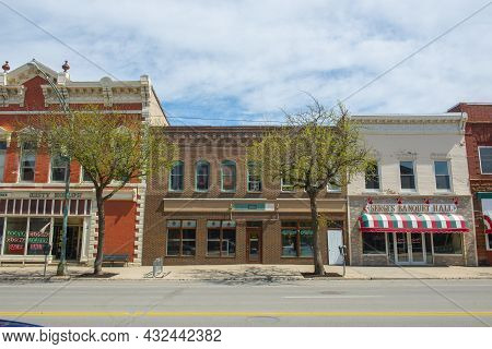 Potsdam, Ny, Usa - Apr. 27, 2017: Historic Sandstone And Brick Commercial Buildings With Italianate 