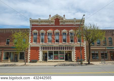 Potsdam, Ny, Usa - Apr. 27, 2017: Historic Sandstone And Brick Commercial Buildings With Italianate 