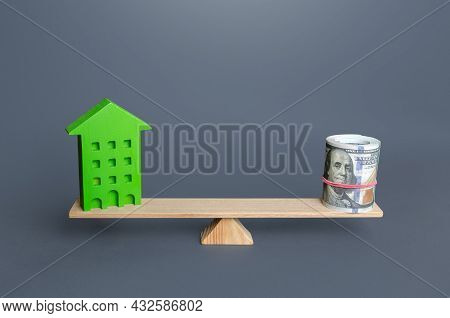 Green House And Money On The Scales. Evaluation Of Savings On Energy And Utilities In An Efficient E
