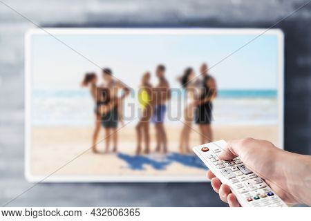 Reality Tv Show Stream On Television. Watching Series On Vod Streaming Service. Couples At The Beach