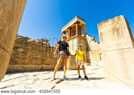 Knossos Palace Ruin In Sunny Day, Crete, Greece.