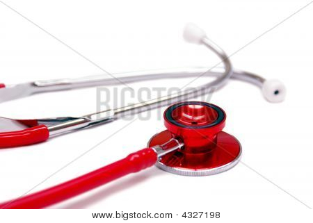 Red Metal Stethoscope mit Fokus auf Membran vor