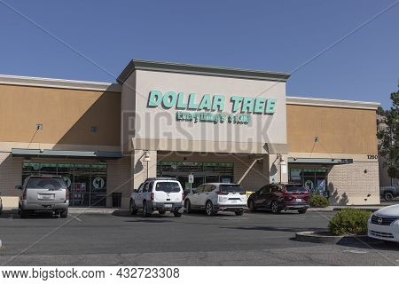 Prescott - Circa September 2021: Dollar Tree Discount Store. Dollar Tree Offers An Eclectic Mix Of P