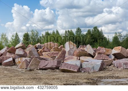 Blocks Of Red Granite Different Sizes With Flat Sides After Stone Cutting Tool Work And Torn Edges, 