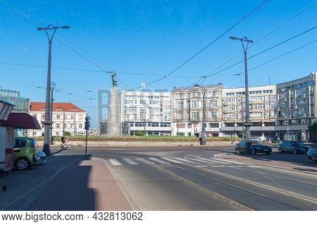 Lodz, Poland - June 7, 2021: Freedom Square Of Tadeusz Kosciuszko Monument. Monument Designed By Mie