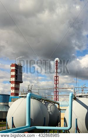 Tower Granulator Chimney Cooling Tower And Spherical Gas Tank Gasholder Petrochemical Equipment For 