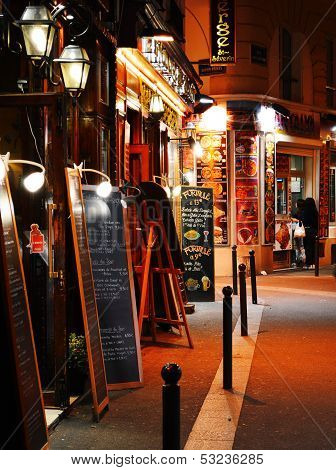 Famed For Its Nightlife Paris Has About 40 000 Restaurants