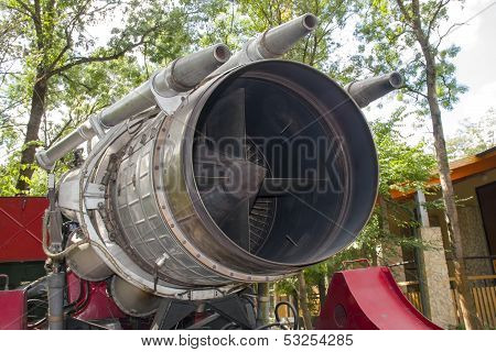 Jet engine