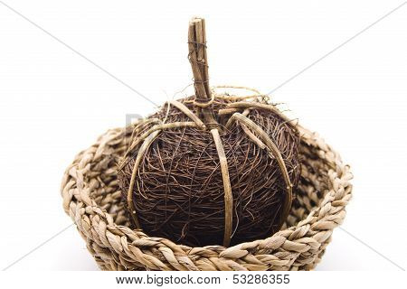 Straw ball with phloem basket