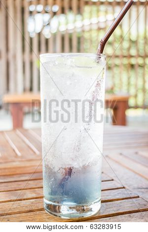 Iced Lemon Juice And Butterfly Pea Herb Drink