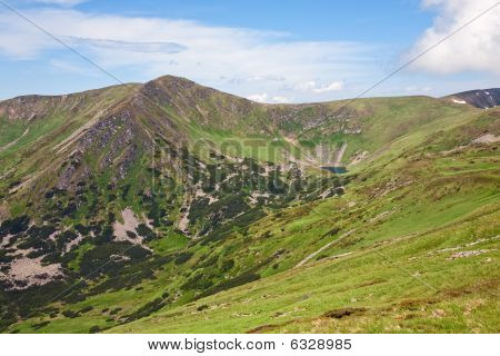 อัลไพน์ Brebeneckul ทะเลสาบบนภูเขาฤดูร้อน