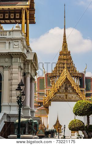 Phra Thinang Dusit Maha Prasat Buildings