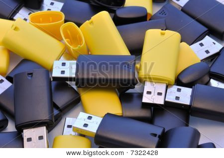 Na białym tle pamięci USB
