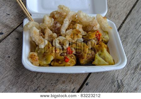 Chinese Dumpling With Crispy Pork Salted Rind In Foam Box