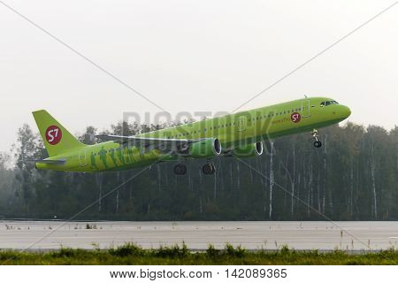 Aircraft Boeing737 S7 Airlines Taking Off