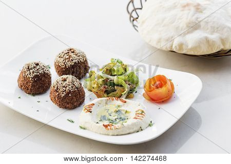 falafel hummus houmus starter snack middle eastern food mezze platter