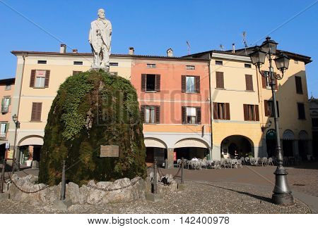 ISEO, ITALY - OCTOBER 31, 2014: Market square at Iseo on October 31, 2014 in Iseo, Italy. Iseo is a lakeside town in Lombardy and a popular tourist resort in Italy.