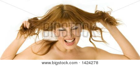Bella donna dai capelli rossi stressata