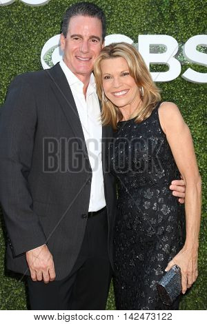LOS ANGELES - AUG 10:  John Donaldson, Vanna White at the CBS, CW, Showtime Summer 2016 TCA Party at the Pacific Design Center on August 10, 2016 in West Hollywood, CA