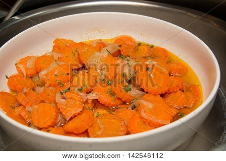 A Carrots with butter in a white bolw