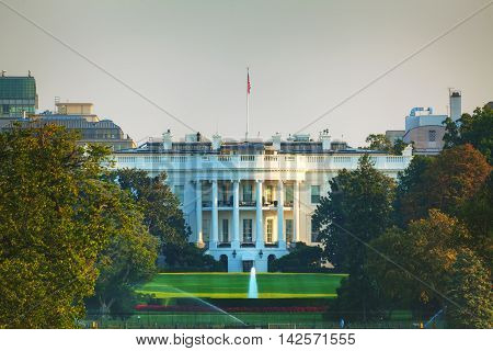 The White House building in Washington DC in the evening