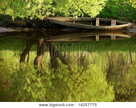 Être le seul bateau sur la rivière