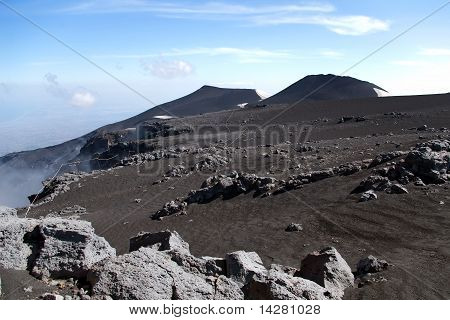 Uitzicht vanaf Mount Etna met zee en steden onder, Sicilië, Italië