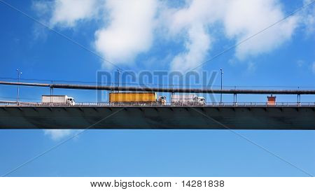 Caminhões na ponte