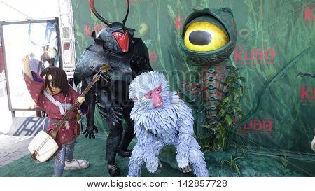 LOS ANGELES - AUG 14: Kubo, Atmosphere at the premiere of Focus Features' 'Kubo and the Two Strings' at AMC Universal City Walk on August 14, 2016 in Los Angeles, California