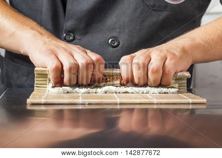 Sushi master turns sushi rolls 