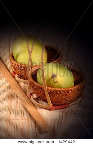 Čerstvý Mango na koš