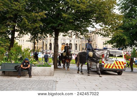 Oslo, Norway-august 13, 2014 -the  Mounted Police At The Norwegian Parliament Building And Demonstra