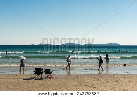 Wilsons Promontory, Australia - January 28, 2018: Beachgoers On Squeaky Beach, A Beach Known For Its